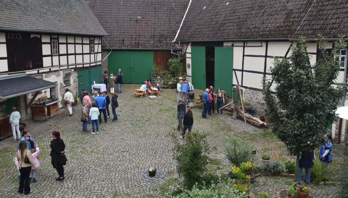 Viele Besucher hatten auf dem Hof der Teamtenne eine gute Zeit.